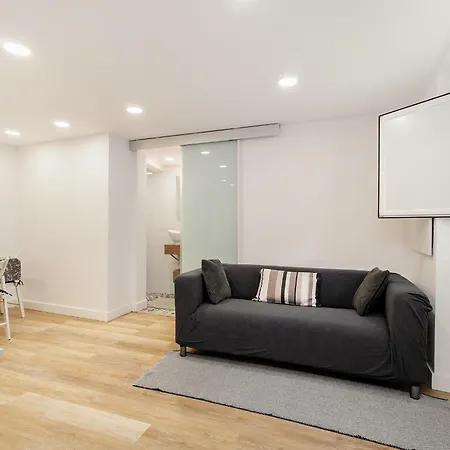 Charming Renovated Flat In Madragoa By Soulplaces * Lizbona